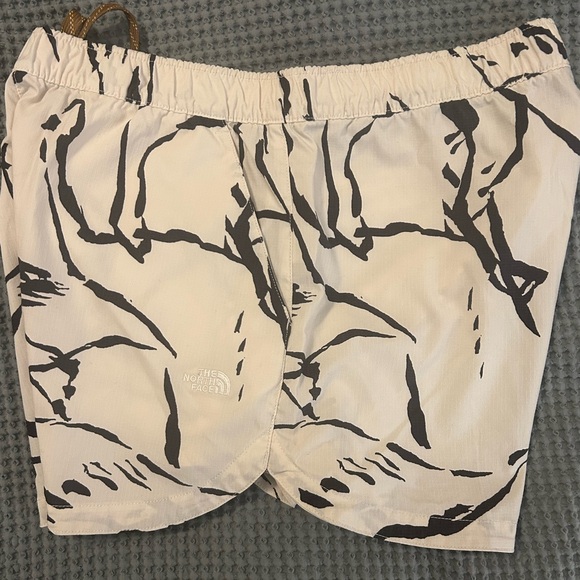 The North Face Women's Outdoor Activity Hiking Fox Short, White Dune,Large,EUC! - Picture 3 of 7